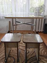 Кухонний стіл та два стільці