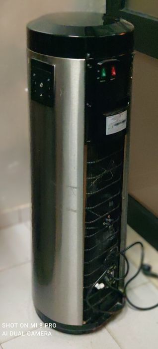 Máquina de água (bebedouro) em aço inox (água fria, quente e natural)