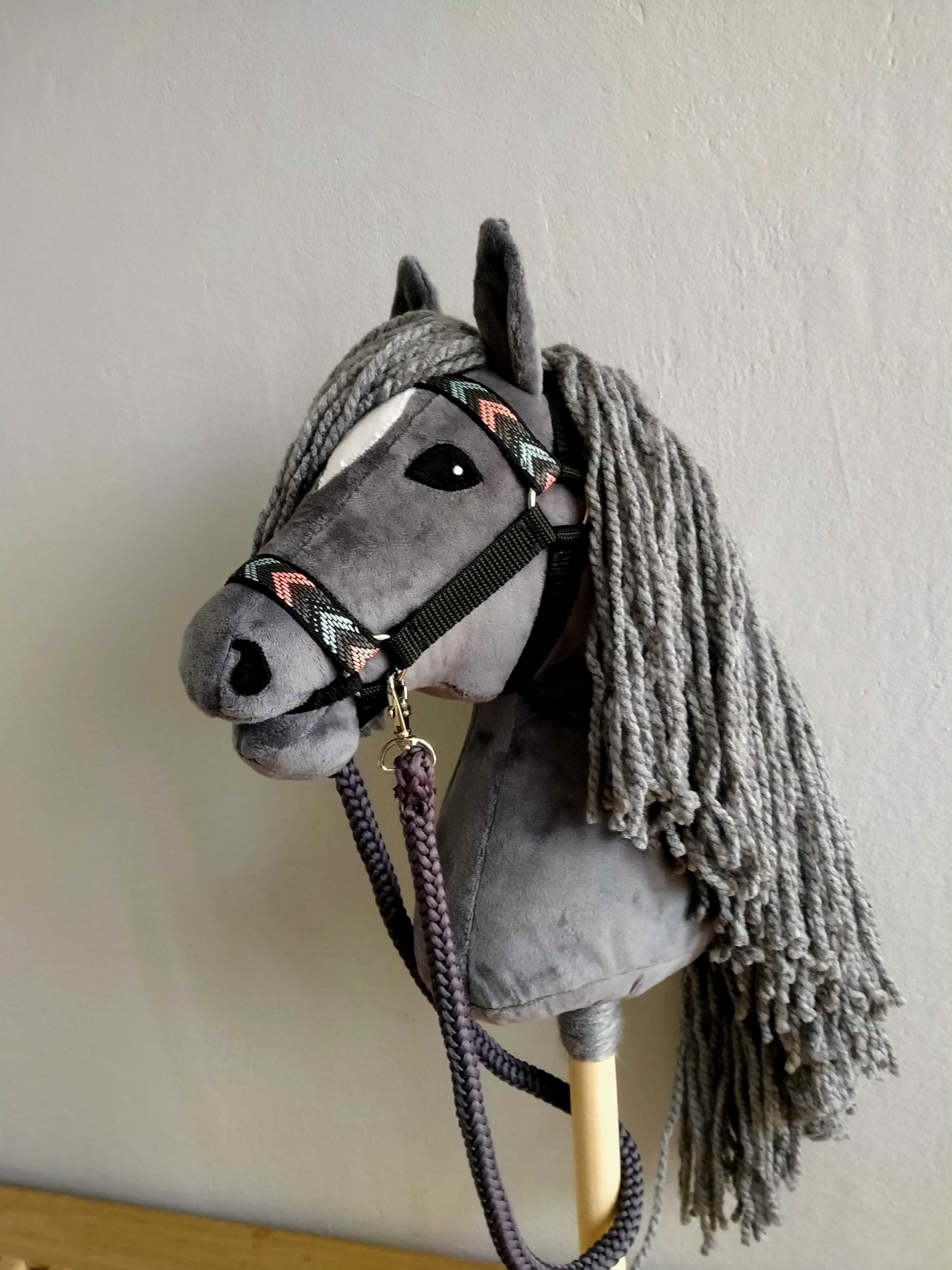 Hobby horse, konik na kiju, szary, A4