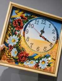 Zegar haftowany koralikami