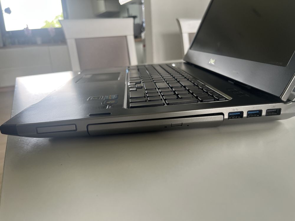 Laptop Dell Vostro 3750, Ekran 17 cali, Core i7, 16gb ram, 512 GB SSD