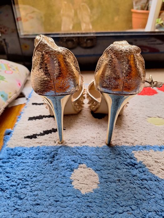 Sandálias Douradas com picos T: 40