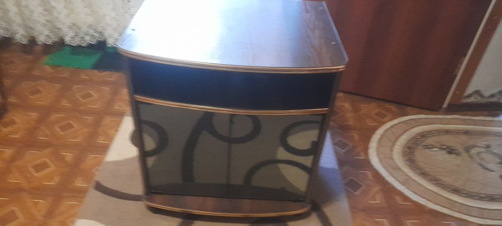 Продаю тумбу под Тв