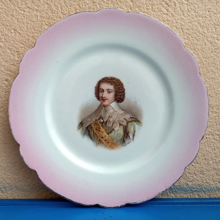 Prato antigo Limoges século XIX retrato busto masculino real