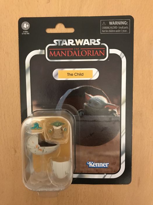 Baby Yoda Star Wars selado em caixa