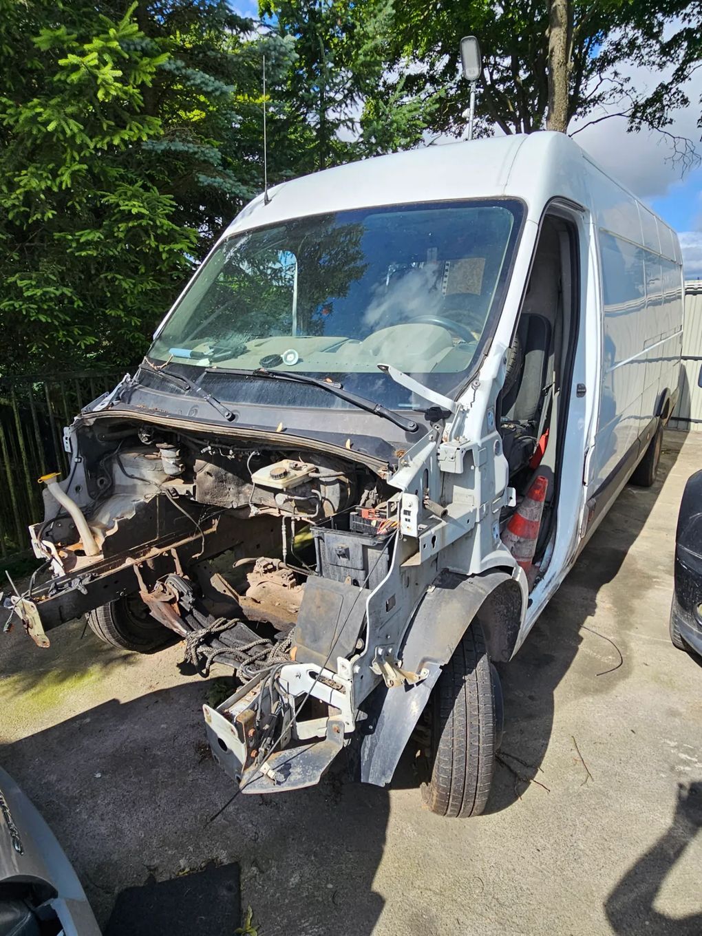 Przód Podłużnice ćwiartka Renault Master 3 L4H2 kompletny przód cięty za szybą