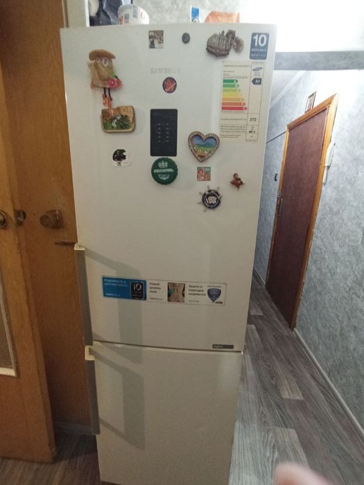 Продаётся холодильник Samsung RB29FEJNDWW