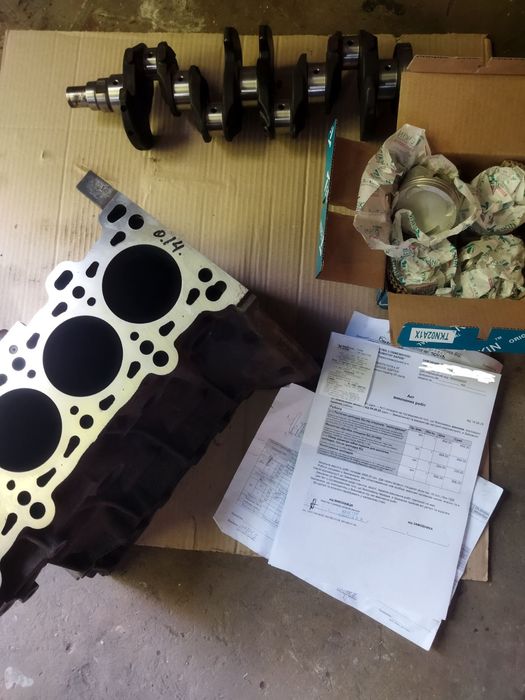 Mazda 323 1998 год