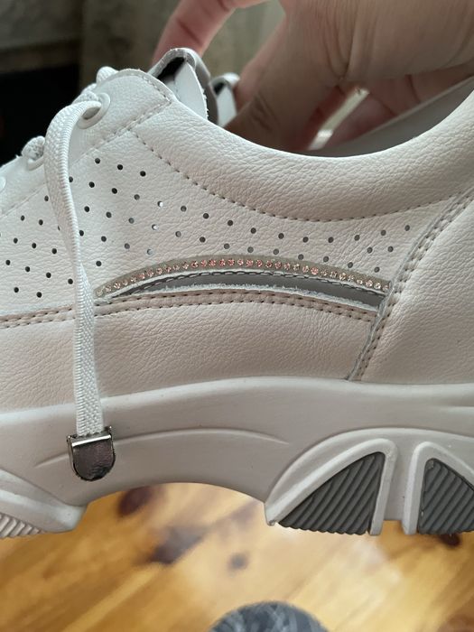 Шкіряні кросівки