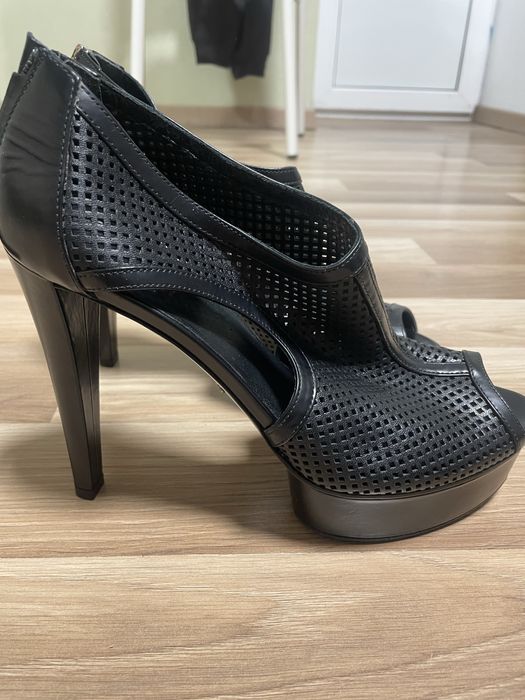 Босоніжки Gucci 38 розмір