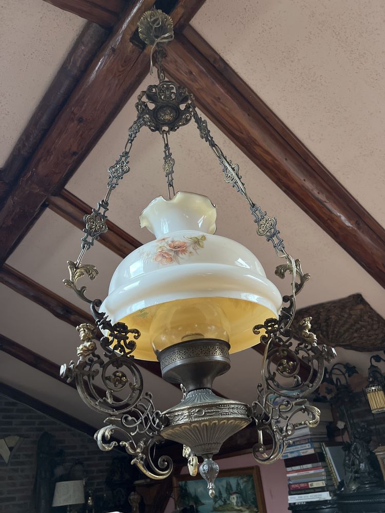 Stary mosiężny żyrandol lampa jak naftowa porcelanowy klosz