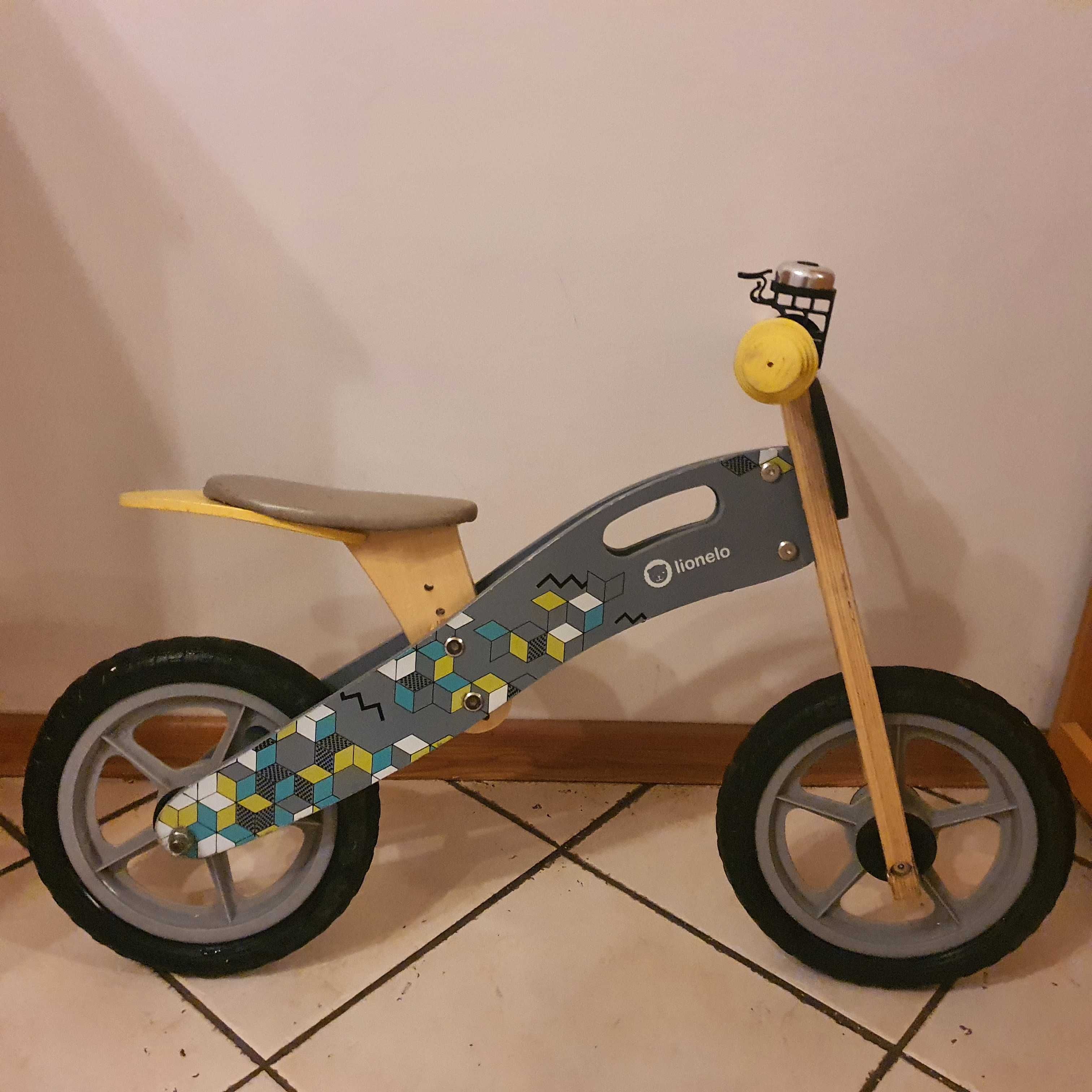 Drewniany rowerek biegowy Lionelo