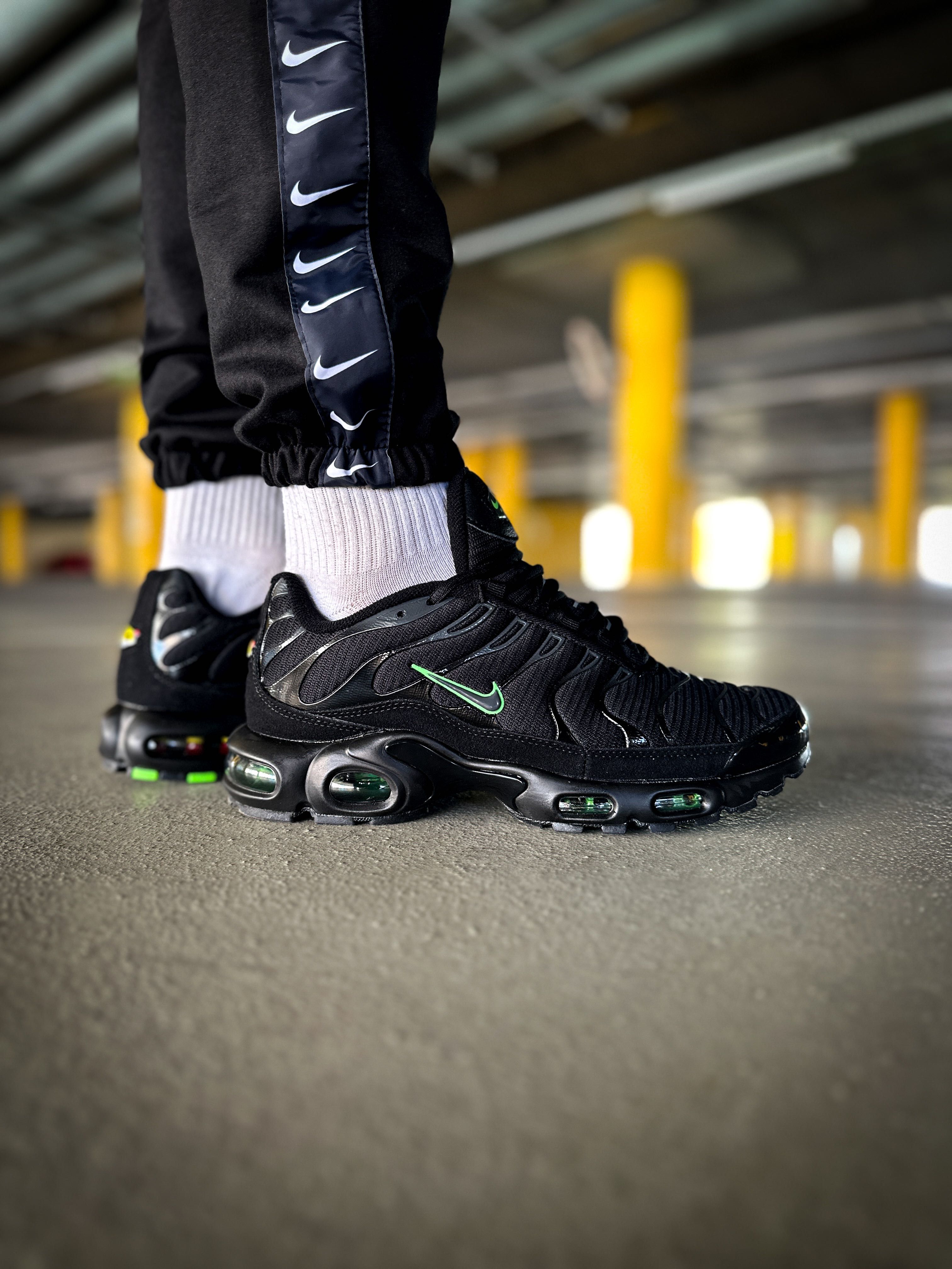 Мужские кроссовки Nike Air Max Plus "Black/Volt" Размеры 41-45