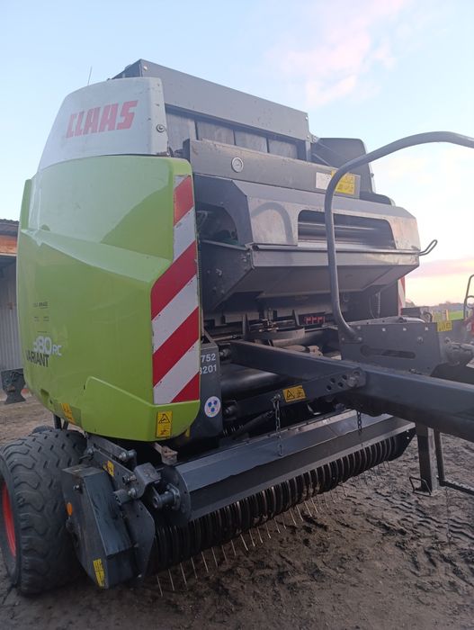 Prasa rolującą Claas variant 380 rc