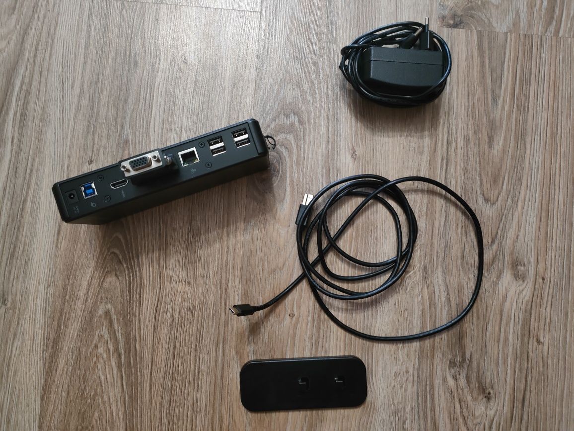 Stacja dokująca Amazon Basics USB 3.0 Universal Laptop Dual Monitor Do