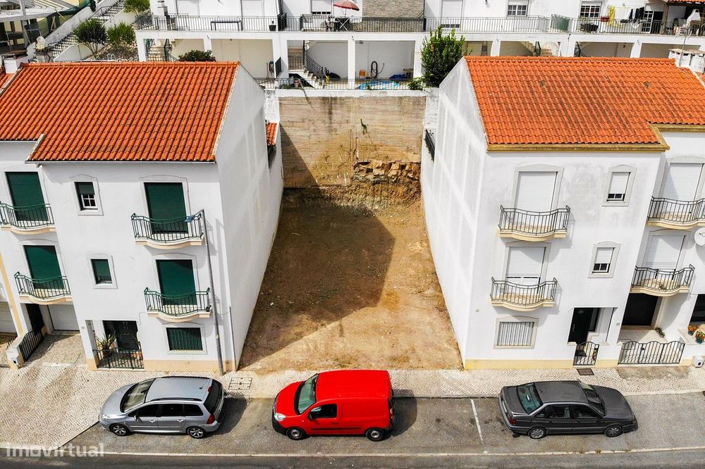 Lote de Terreno no centro de Sobral de Monte Agraço