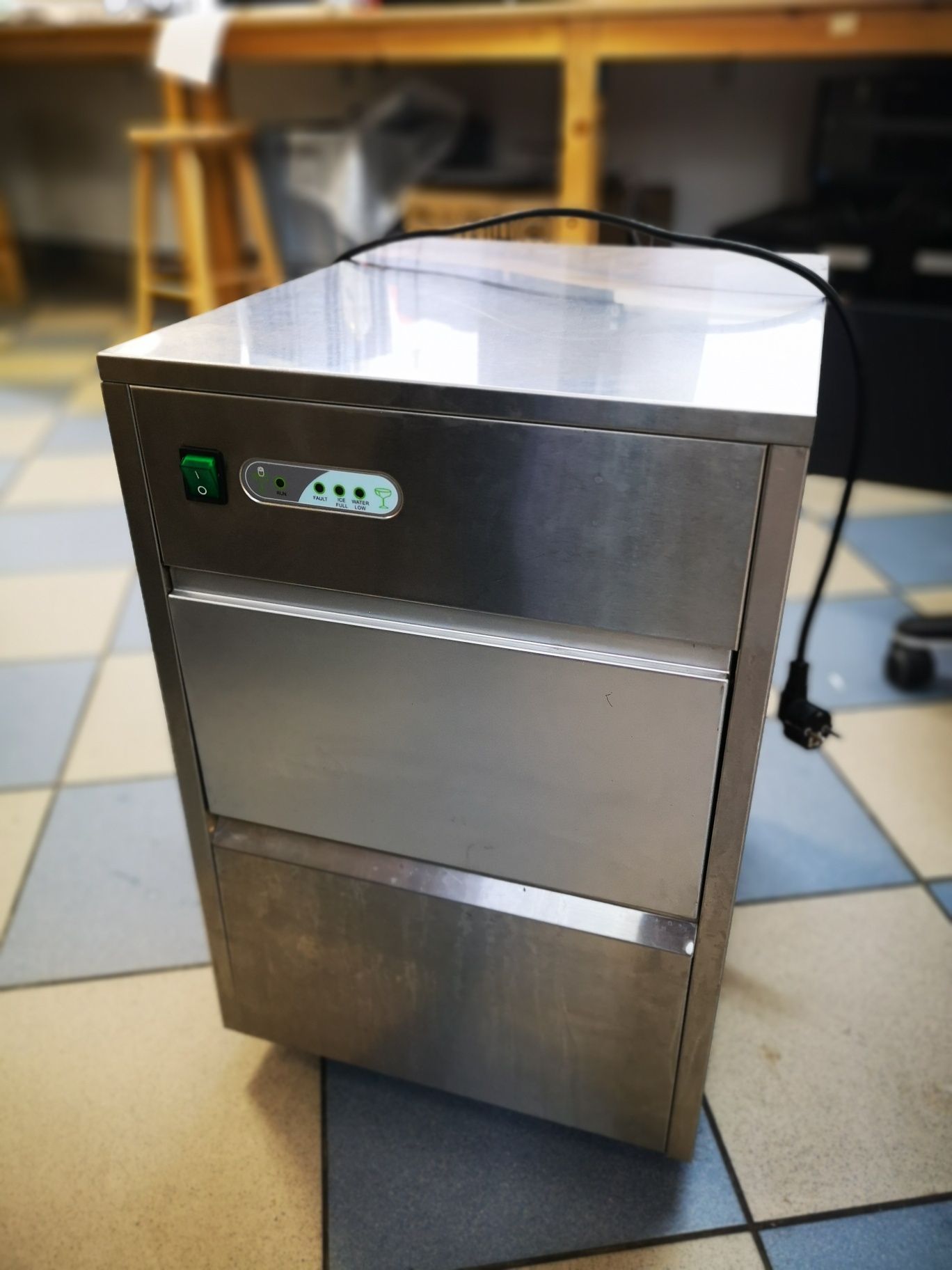 Kostkarka do lodu Stalgast model 871120  przemysłowa 20kg/24h