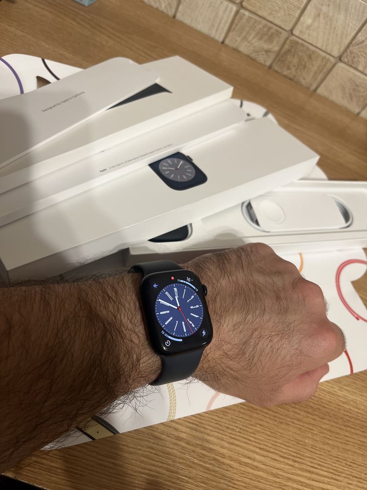 Apple Watch 8, 45 mm, + LTE, + GPS
