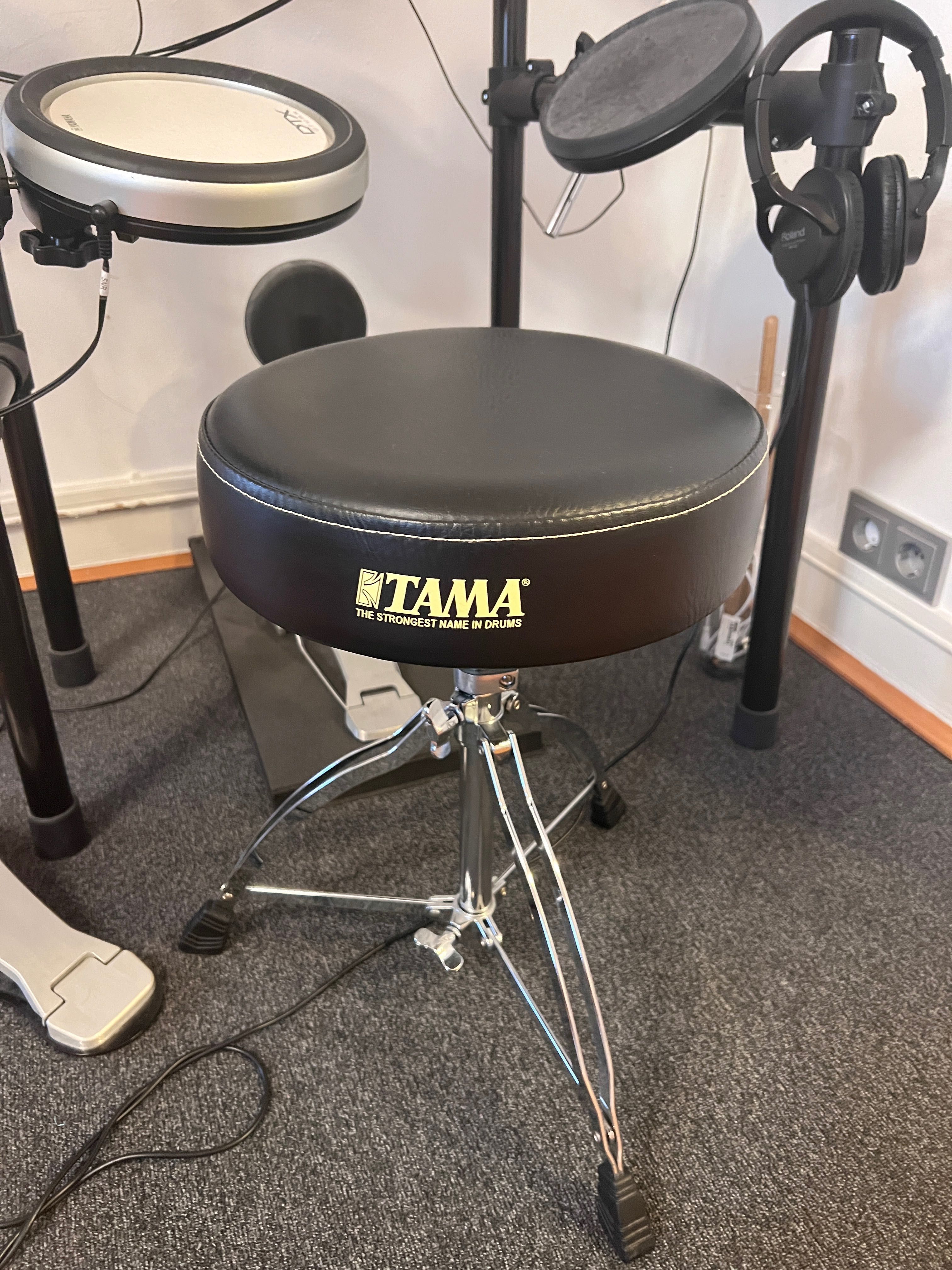 Yamaha DTX482K Electronic Drum Kit with Headphones+Stool +Tapete, etc