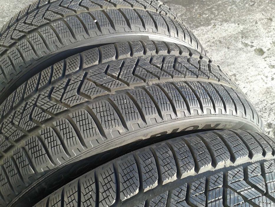 235/50R19 Pirelli Winter 4x7,3mm 2019r