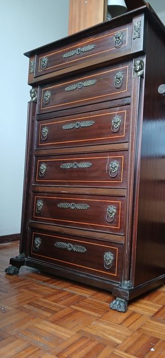 Cómoda  estilo império