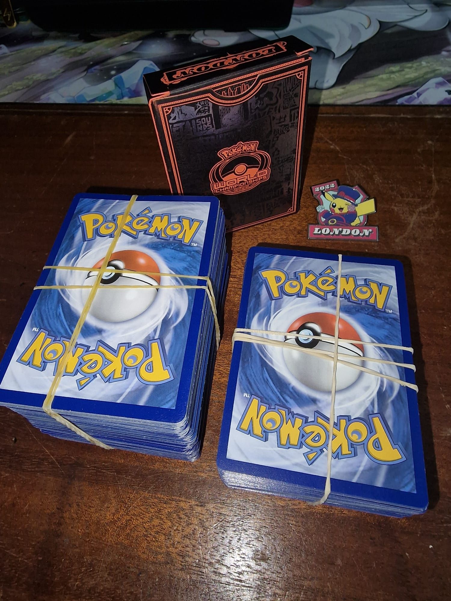 Conjuntos 200 cartas Pokémon mais brinde extra!