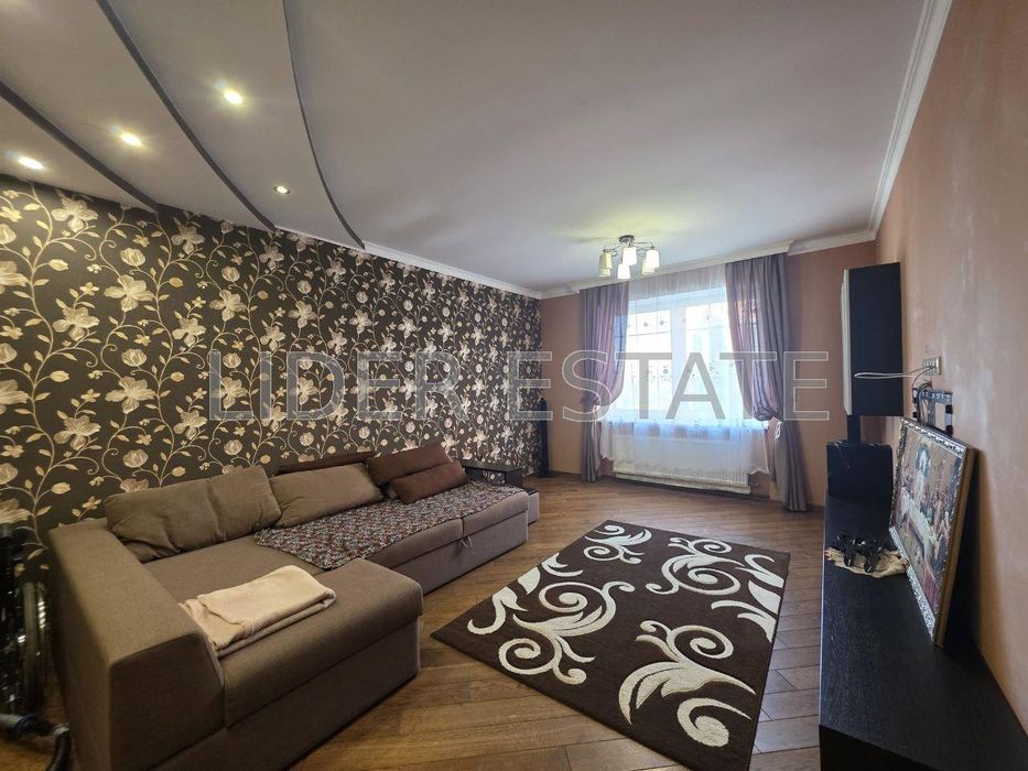 Продам 2-кімнатну квартиру по вул. Гленца