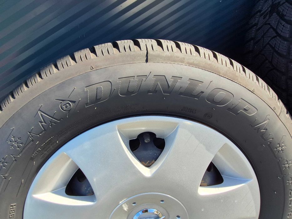 5x114,3**215/65/16**2022**Dunlop**Felgi+Opony Zimowe+Kołpaki**Nissan