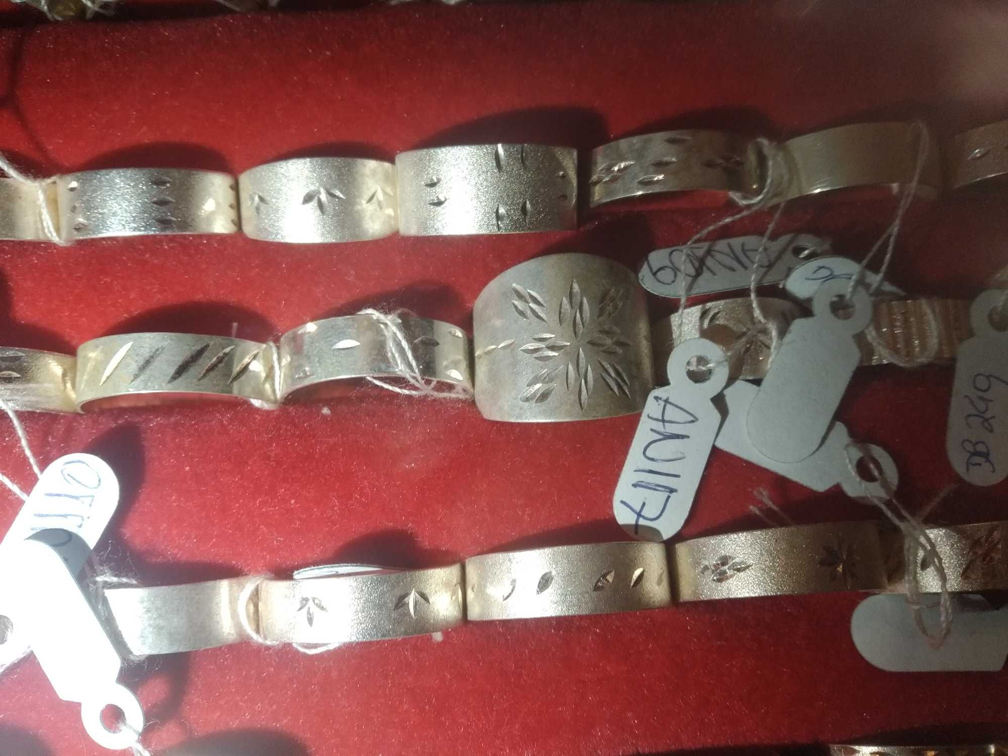Anéis de vários estilos banhados a prata