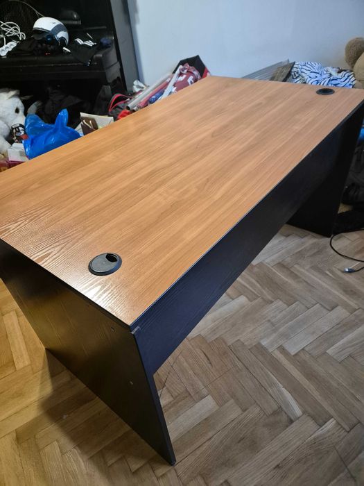Biurko 140cm x 80cm (wysokość 75 cm)