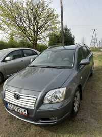 Toyota Avensis 2005 rok