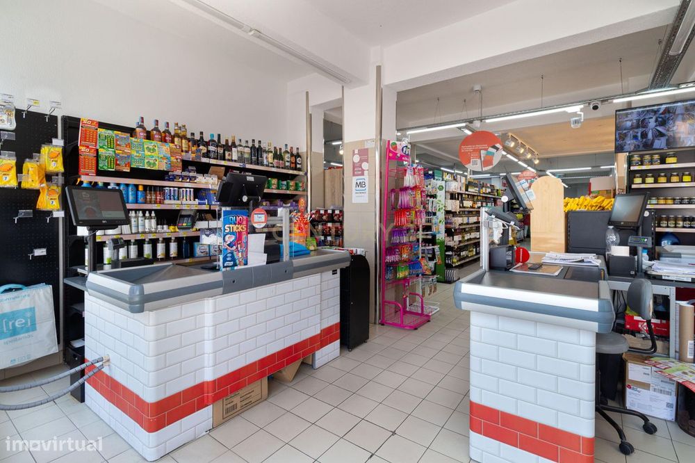 Espaço Comercial para Arrendamento no centro de Corroios, Oportunidade