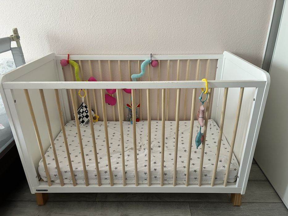 Łóżeczko drewniane białe Kinderkraft - gratis ochraniacz na szczebelki