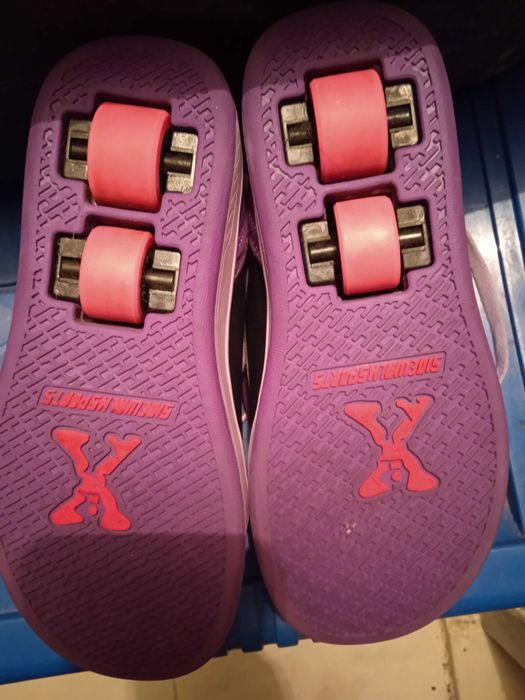 Sapatos menina com rodinhas