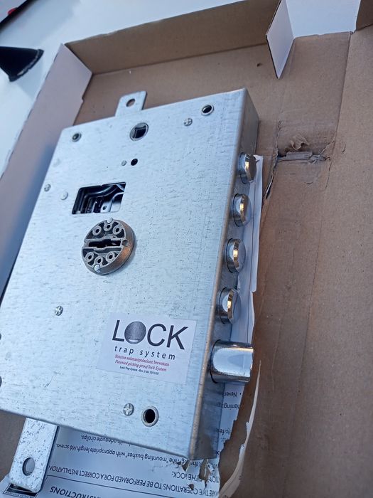 Ślusarz.Pogotowie Zamkowe.Montaż zamków.