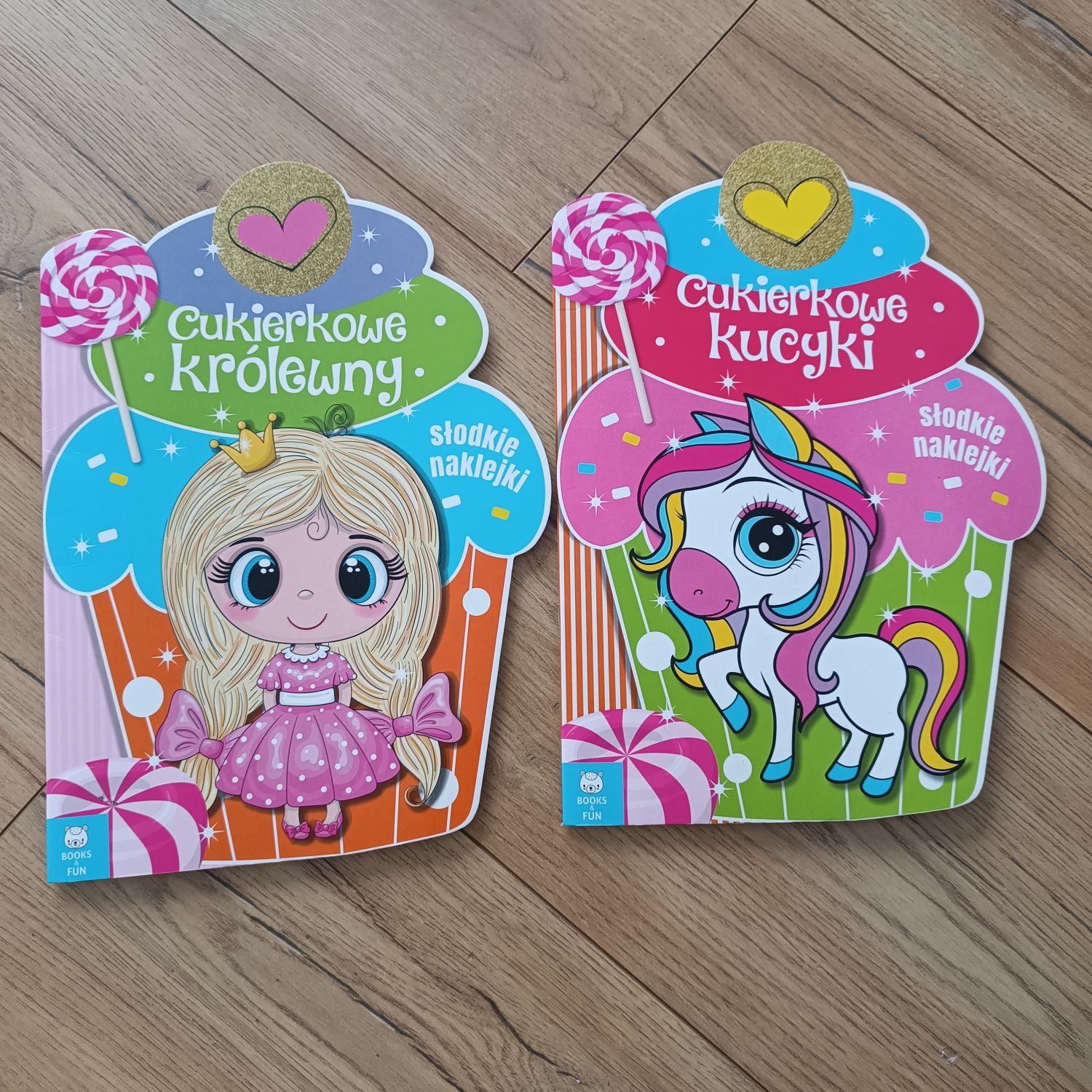Kolorowanki z naklejkami królewny i jednorożec