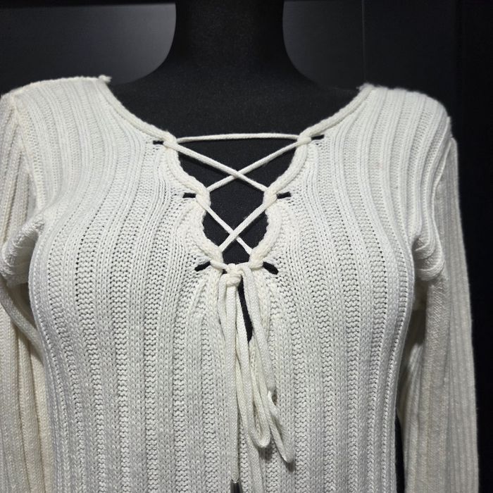 Śliczny sznurowany sweterek rozmiar M/38.