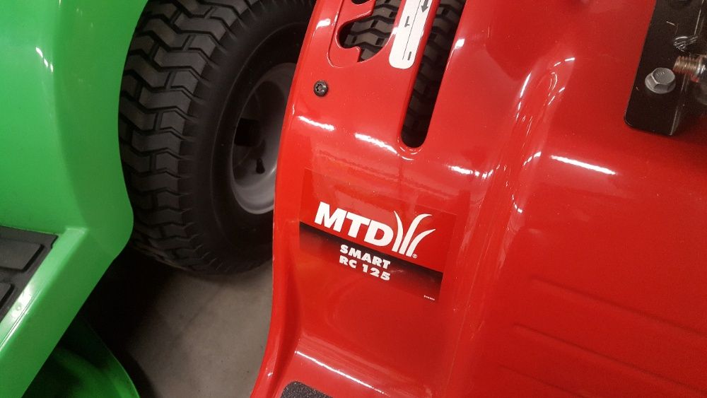 Traktor ogrodowy MTD z pługiem śnieżnym, silnik Briggs pompa
