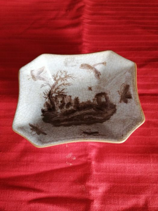 Leques antigos, cinzeiros de prata, bibelots e outros