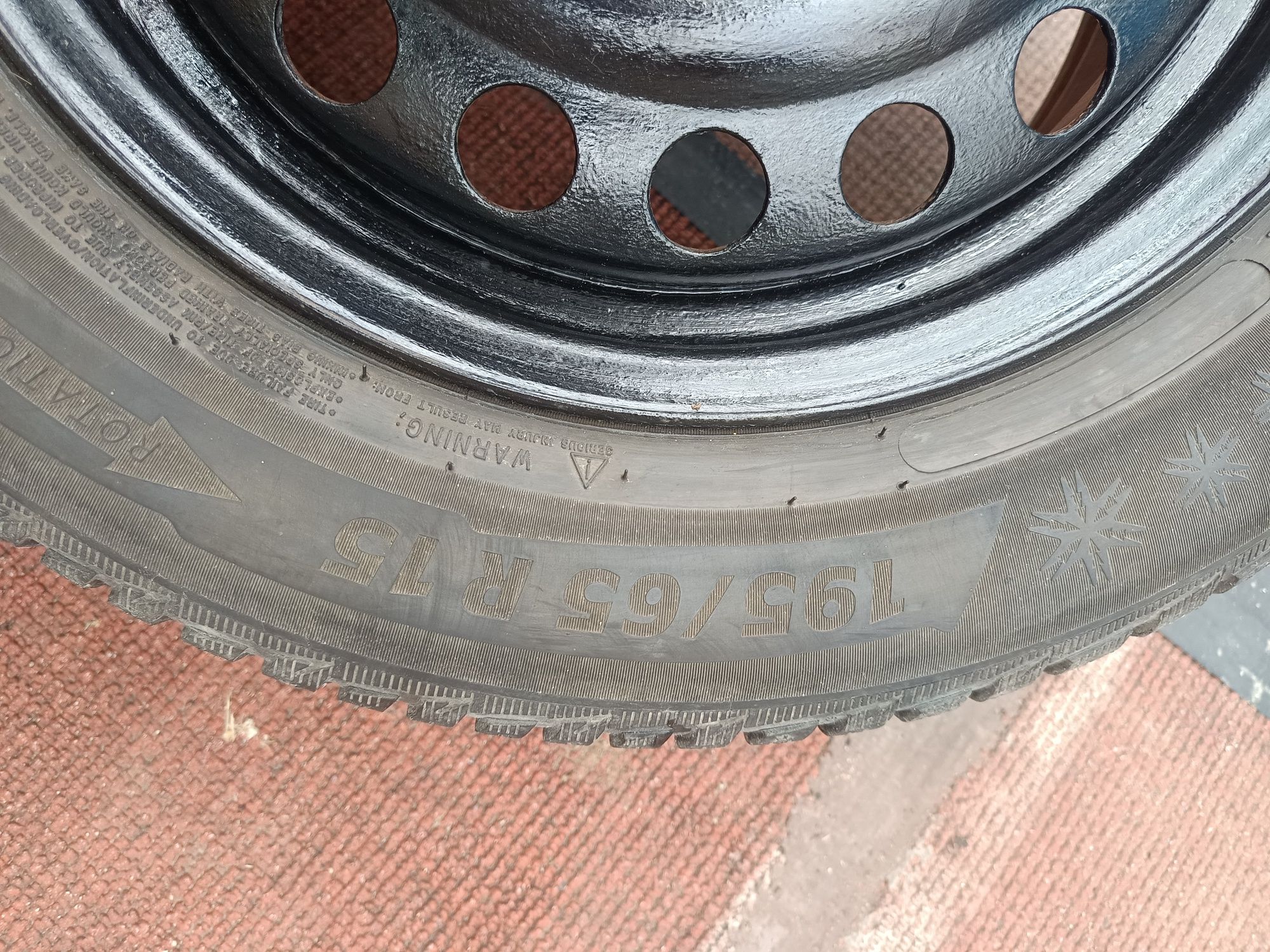 Opony zimowe 15 z felgami stalowymi dwie sztuki Michelin