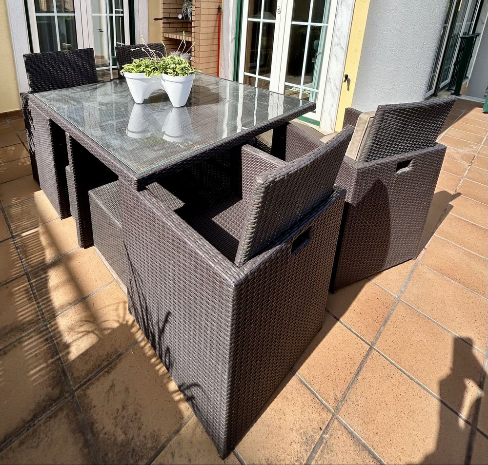 Conjunto de Jardim / Jantar- Cubo em Rattan com 4 cadeirões e 4 bancos
