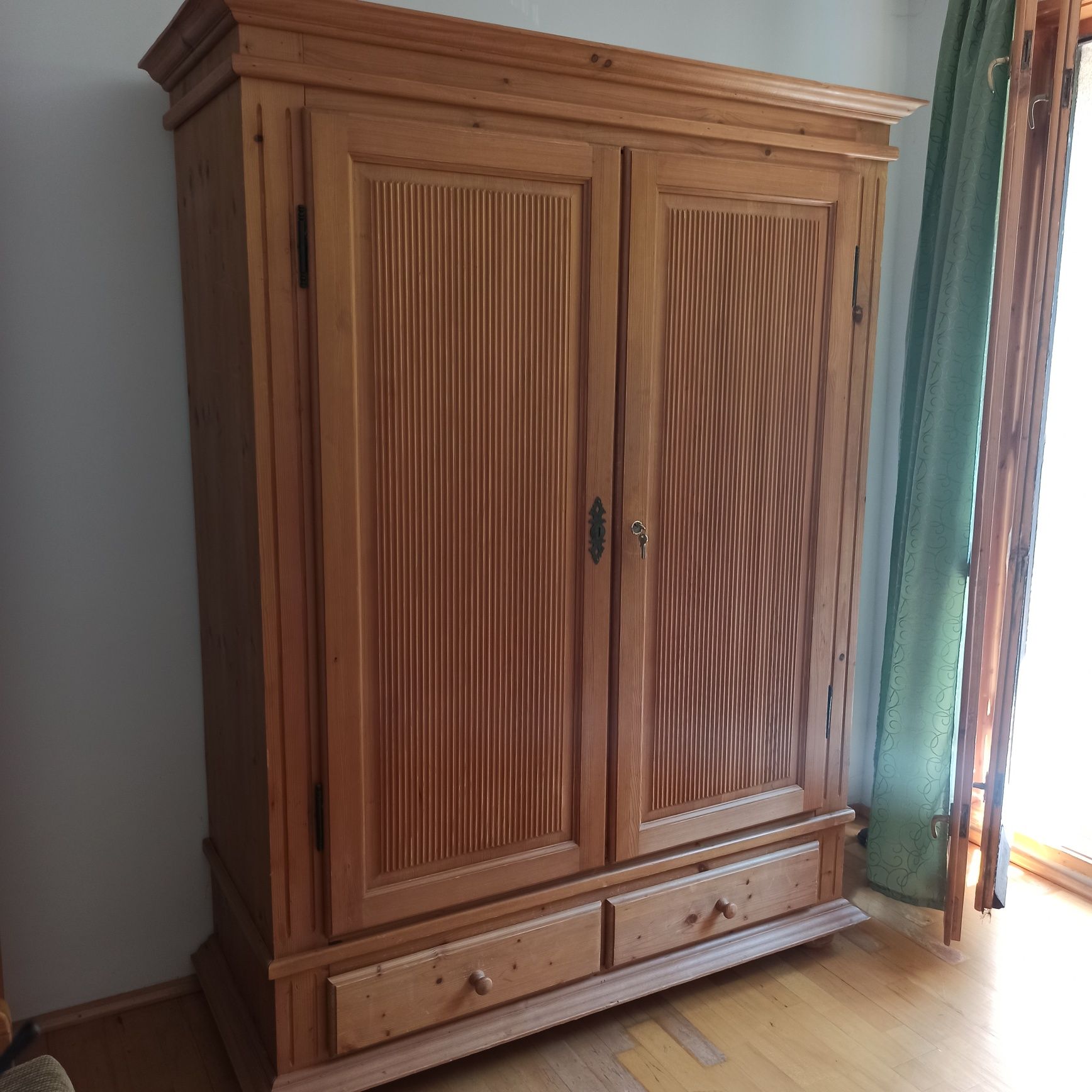 Piękna szafa ryflowana z litego drewna unikat okazja