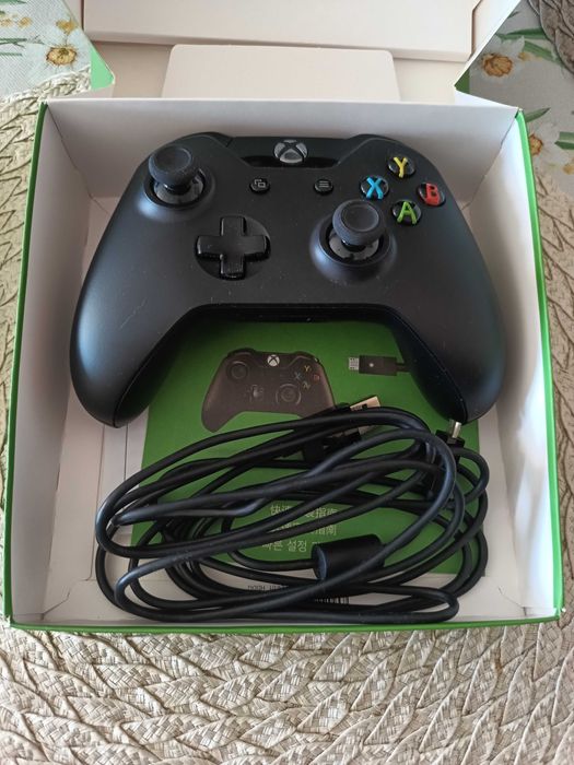Pad Xbox One + kabel dla Windowsa