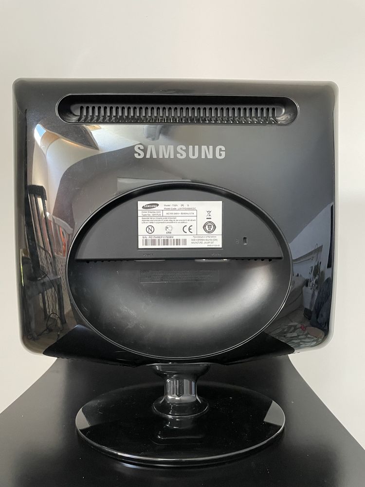 Monitor Samsung SyncMaster 732N Black 17" z kablem z przejściówką
