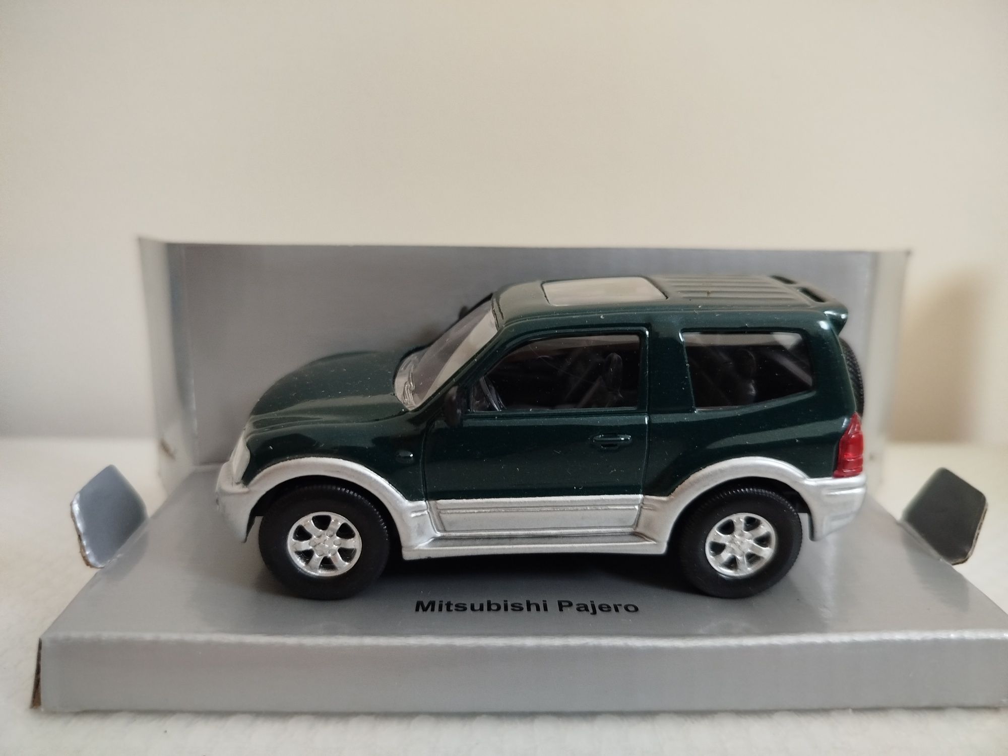 Miniatura Mitsubishi Pajero 1/43 Nova