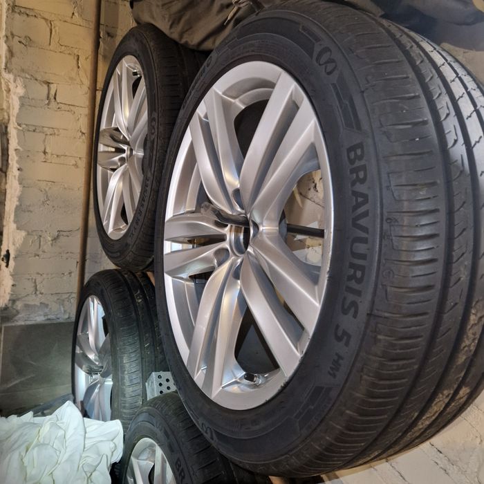 Felgi Volkswagen audi z oponami. Letnie 235/45/18