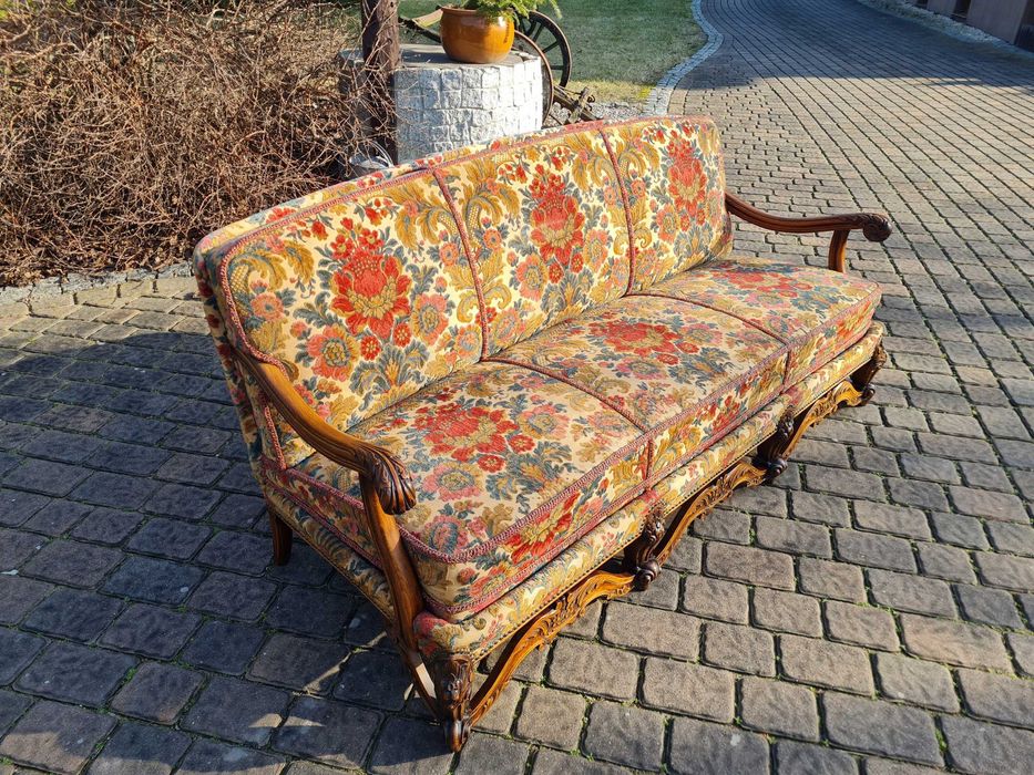 sofa sofka pięknie zdobiona kanapa