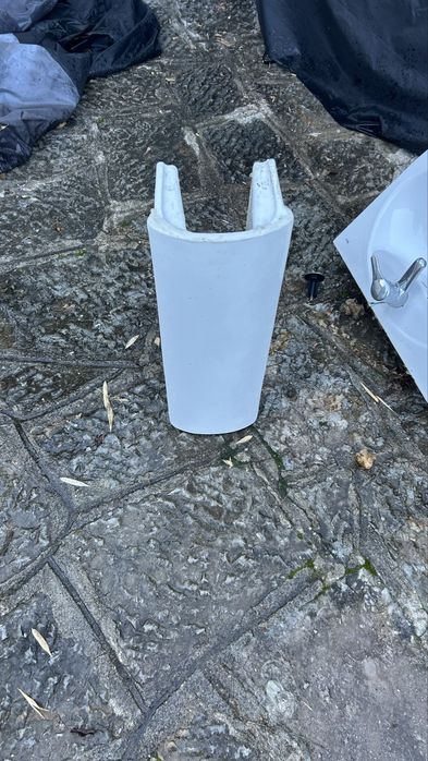 Lavatorio roca com base