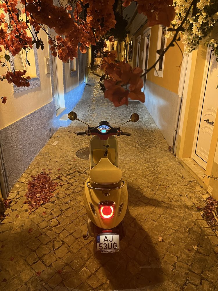 vespa sean wotherspoon 125