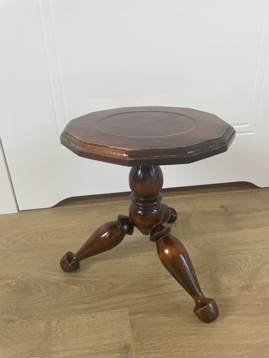 Kwietnik z litego drewna